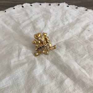 Vtg "#1 MOM" Heart Bouquet Pin